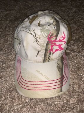 3 for $30 ⚡️Realtree Beige Camo Ladies Fit Hat with Pink Deer Logo
